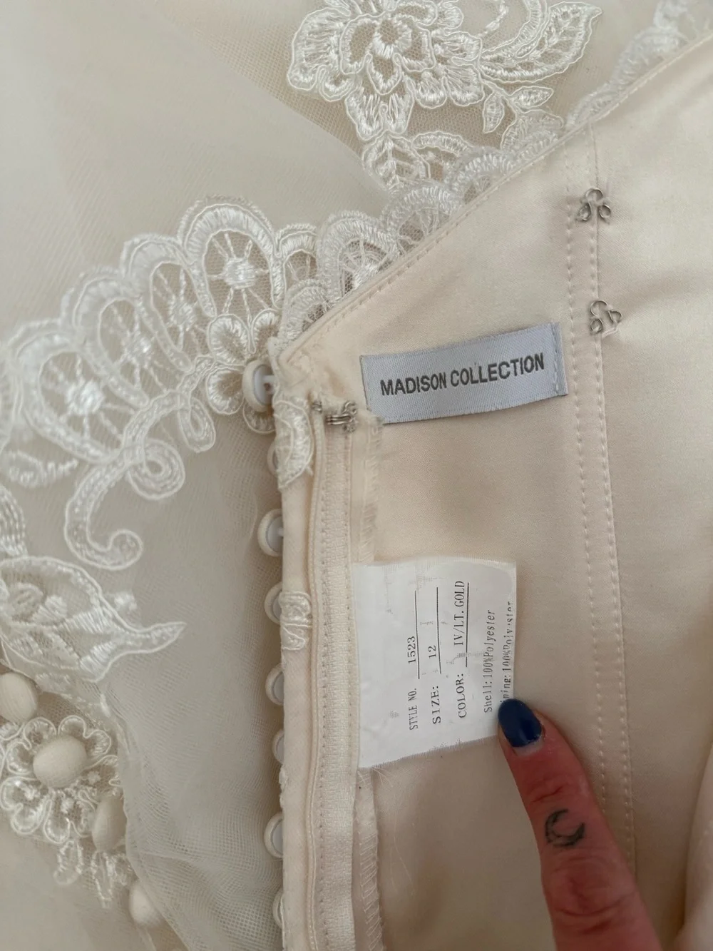 Madison Collection | Ivory Lace Tulle Wedding Gown Size 12 - Picture 13 of 15